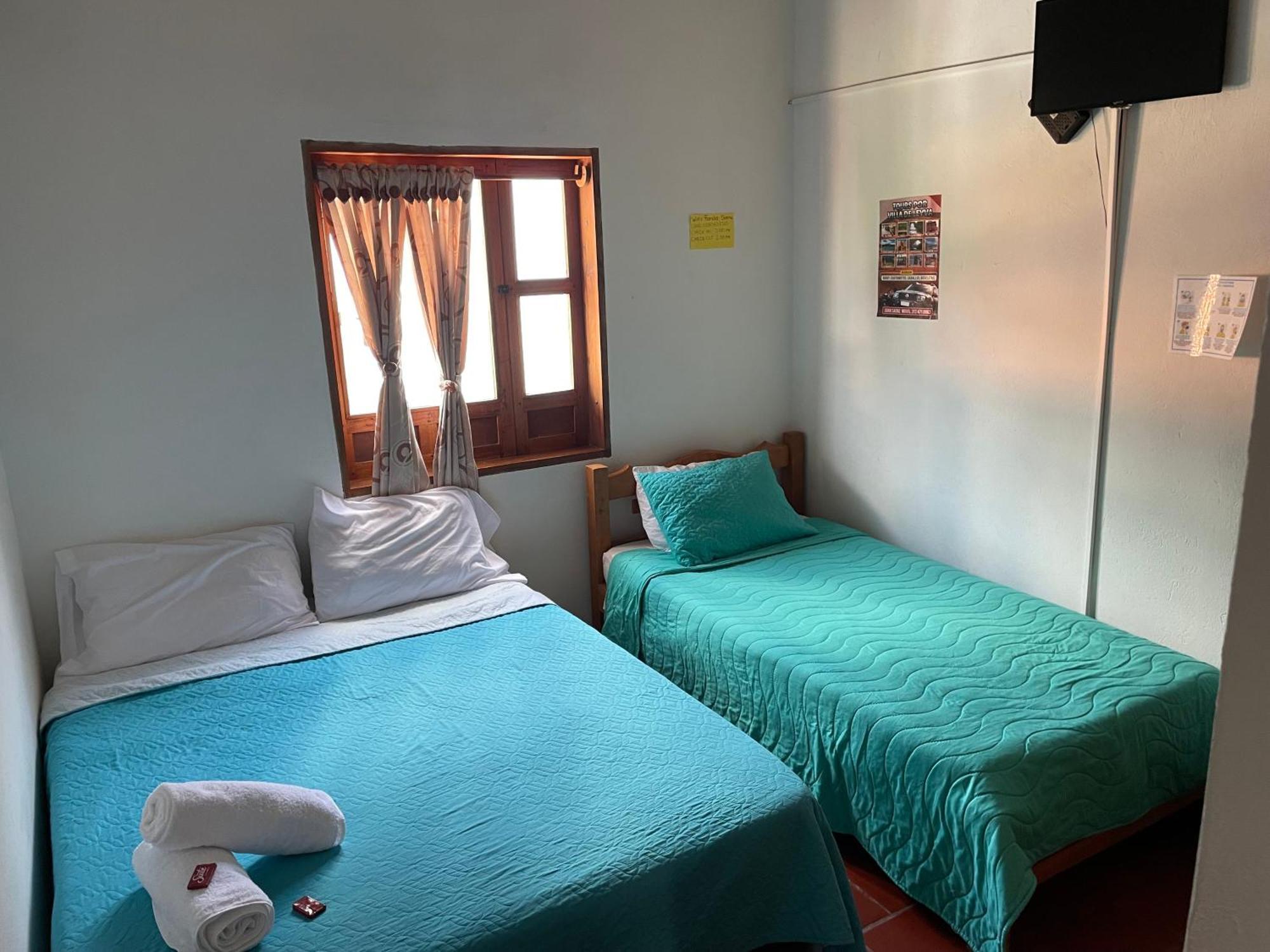 Hostal El Pino Вілья-де-Лейва Екстер'єр фото